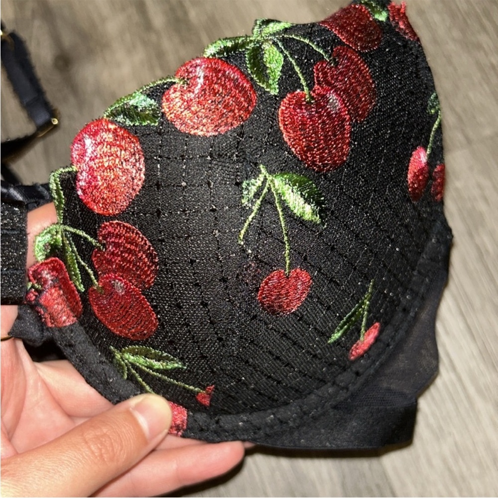 Victoria’s Secret VERY SEXY Cherry Embroidery Push-Up Bra - Picture 9 of 9